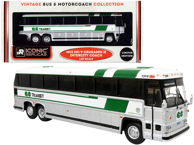 1980 MCI MC-9 Crusader II Intercity Coach Bus "Union Station" Toronto (Ontario Canada) "GO Transit" "Vintage Bus & Motorcoach Collection" 1/87 (HO) Diecast Model by Iconic Replicas