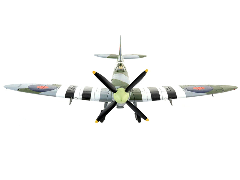 Supermarine Spitfire Mk.Ixe Fighter Aircraft "F/O Johnnie Houlton 485 (NZ) Squadron France" (1944) 1/48 Diecast Model by Hobby Master
