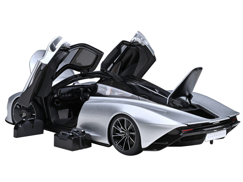 McLaren Speedtail Supernova Silver Metallic with Black Top and Suitcase Accessories 1/18 Model Car by Autoart