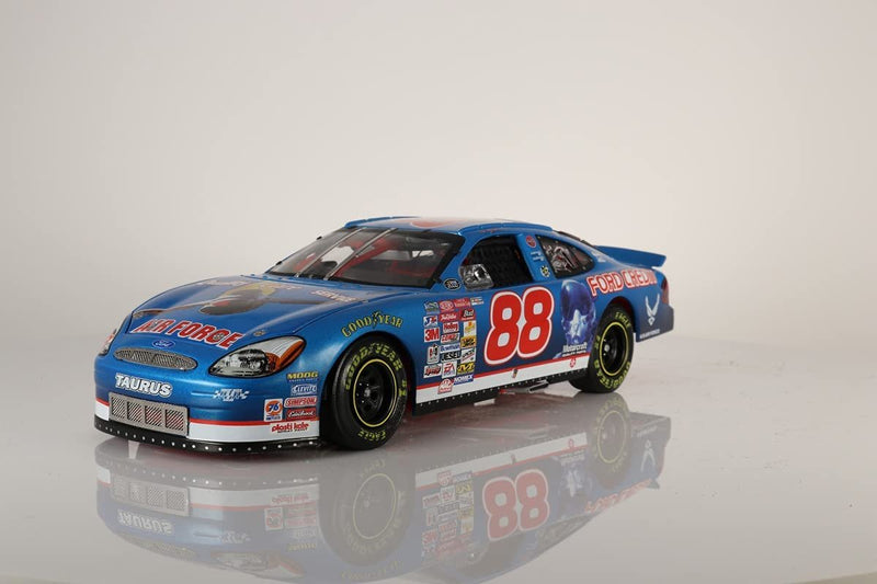 Model Dale Jarrett